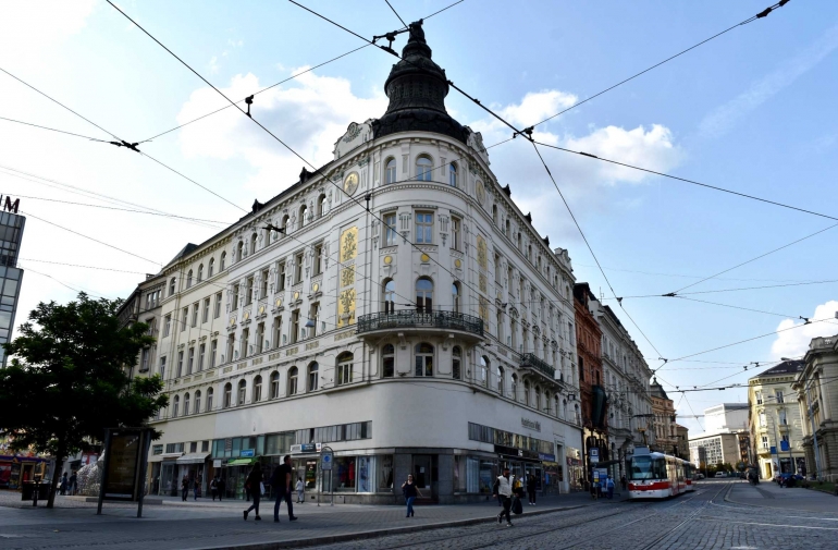 Gedung Cantik di Malinovsky Square