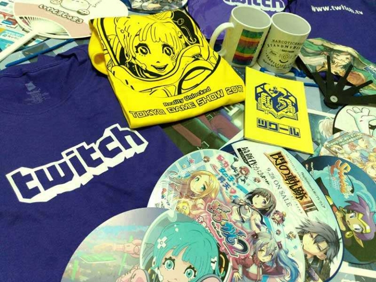 Merchandise oleh2 dari TGS 2017 (Dokumentasi Pribadi)