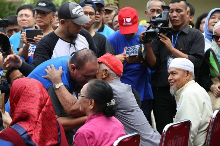 Edy Rahmayadi tidak pernah melupakan guru-gurunya sehingga menjadi panutan di Sumatera Utara. Doa dan dukungan mereka merupakan energi yang tiada terkira (Dokumentasi Pribadi)