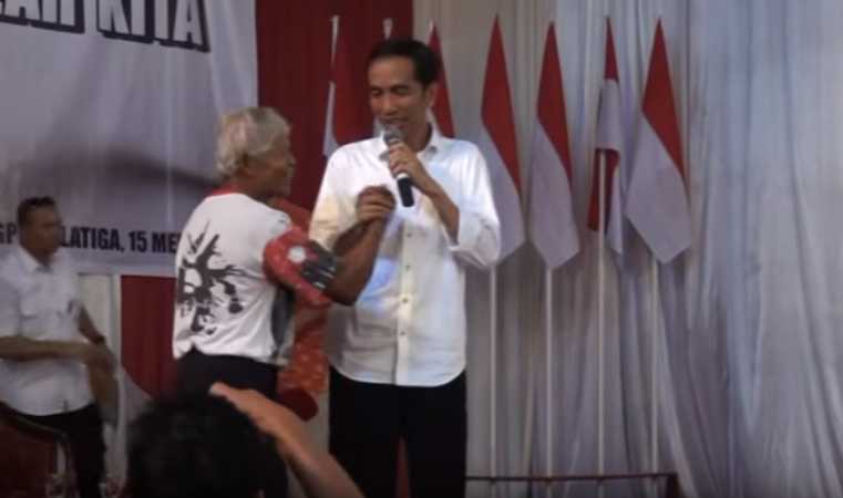 Alm Kartam yang tahun 2014 menerima janji Jokowi (foto: dok youtube)