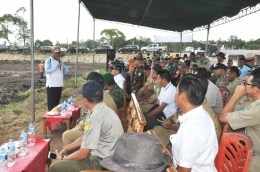 Bupati Bangka berdialog dengan masyarakat petani. (Dok. Humas Pemkab Bangka)