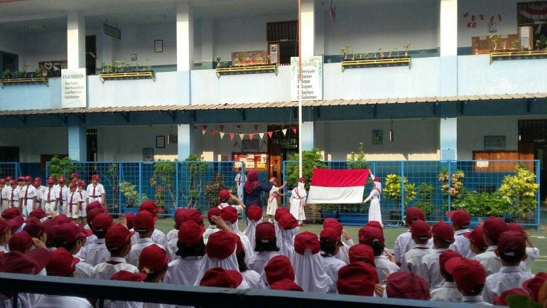 Pengibaran Sang Merah Putih (Dokumentasi Pribadi)