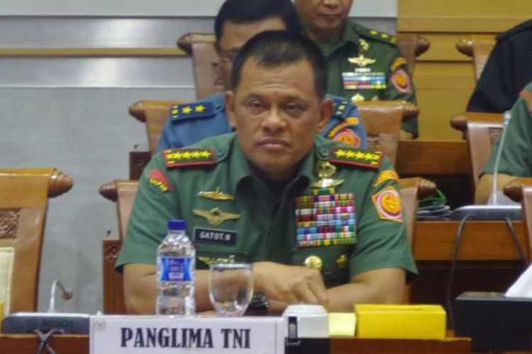Jenderal Gatot Nurmantyo dalam sebuah acara rapat kerja dengan Komisi I DPR, Senin (6/2/2017). Sumber: http://nasional.kompas.com/read/2017/09/25/07390251/politisi-pdip-tidak-etis-panglima-tni-menyatakan-akan-menyerbu-lembaga
