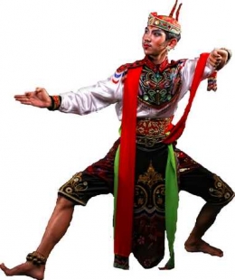 sumber gambar : Tari Remo ( Remo Dance)- Indonesia / www.nusantara-cultures.blogspot.com