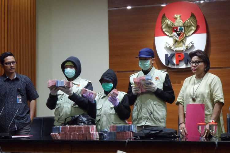 Konferensi pers terkait operasi tangkap tangan terhadap Wali Kota Cilegon di Gedung KPK Jakarta, Sabtu (23/9/2017).(KOMPAS.com)