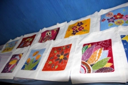 Karya-karya batik hasil kreasi Kampung Batik Kembang Mayang. (Foto: Gapey Sandy)