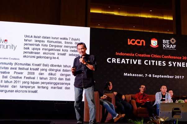 Bapak I Gusti Anindya Putra, Kepala Bekraf Denpasar sedang memebrikan paparan tentang pertumbuhan ekomi kreatif di Kota Denpasar (Sumber: dokumen pribadi)