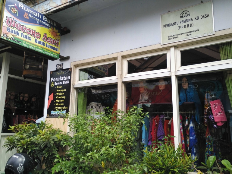 RUmah Batik Wecono Asri milik Kasiana (foto: Luana Yunaneva)