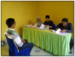 Tiga Anggota Panwaslu Kabupaten Bantaeng gelar tes wawancara pada Calon Anggota Panwascam (04/10).