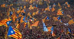 Rakyat Catalunya Merayakan hari nasional (irishtimes.com)