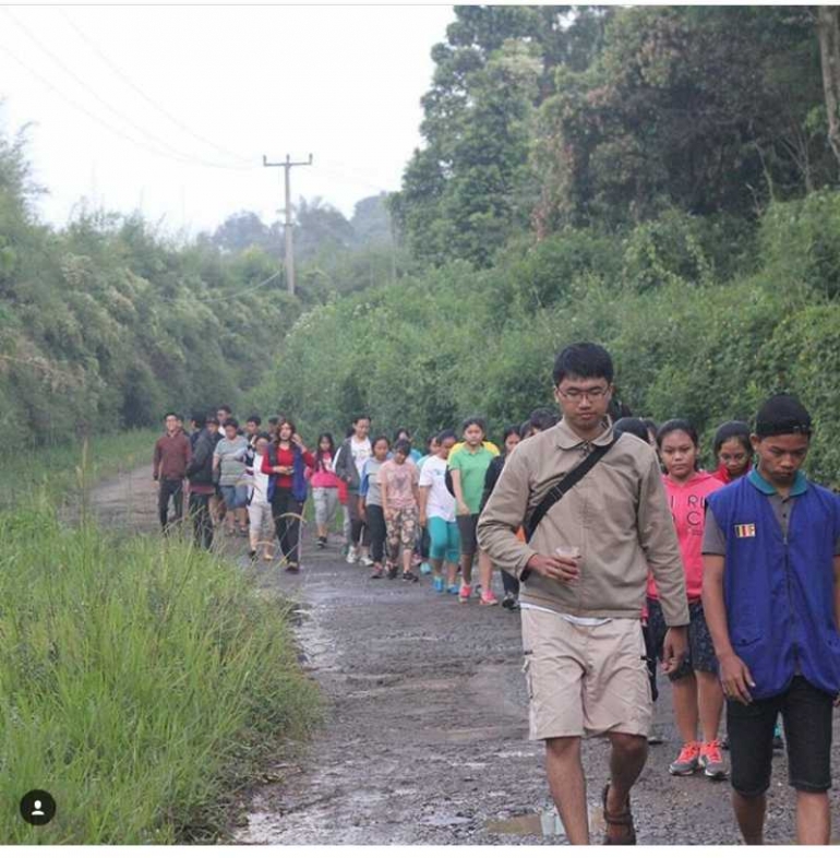 jalan kaki tak hanya bikin sehat, tapi juga tambah akrab (sumber: dokumentasi pribadi)