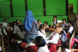 Keceriaan anak-anak di SDN 15 Manis Mata ketika kami memberikan informasi dan bercerita. Foto dok. Yayasan Palung