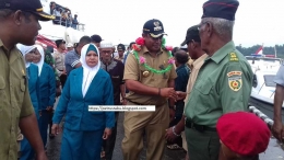 Bupati Raja Ampat, Abdul Faris Umlati,SE saat melakukan kunjungan kerja ke kampung-kampung/foto:PR