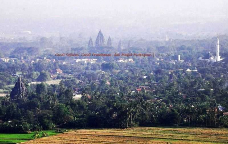 Candi Sojiwan, Candi Prambanan, dan Masjid Muttaquun (dok. pribadi)