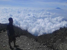 Puncak Gunung Berapi Sindoro Kab.Temanggung & Kab.Wonosobo | Foto : Team PGS Ds, Tlogowero Bansari Temanggung |
