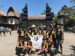 Bersama para kru Urban Running Troupe bahkan sudah menjelajahi event lomba lari di Bali. (foto: dok.Editha)