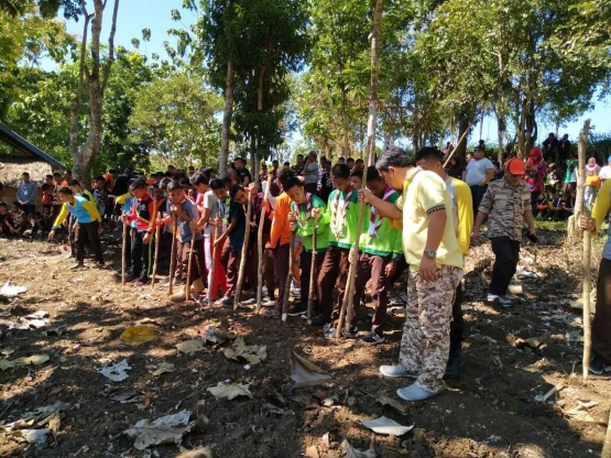 Penanaman Jagung dilahan KWARDA PRAMUKA Gorontalo di Bumi Perkemahan BONGOHULAWA Limboto. Sabtu, 30 Sept 2017