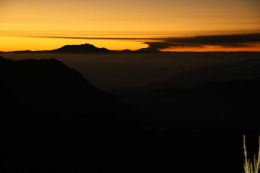 Sayang hasil foto saat menjelang sunrise tak seindah pemandangan aslinya. | Dokumentasi Pribadi