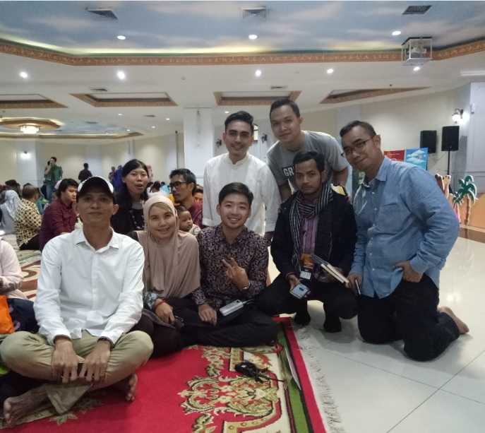 Deskripsi : Bersama Founder BPJ Edi M Yamin & Mike serta Panitia Bukber BPJ 2017, daku hanya peserta saja I Sumber Foto : Andri M