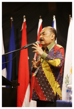 Prof. Dr. Haryono Suyono, salah satu narasumber dalam diskusi. (Foto: Indonesia Scout Journalist)