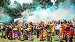 Deskripsi : Parade Kebudayaan Pesona Indonesia I Sumber Foto : BPJ