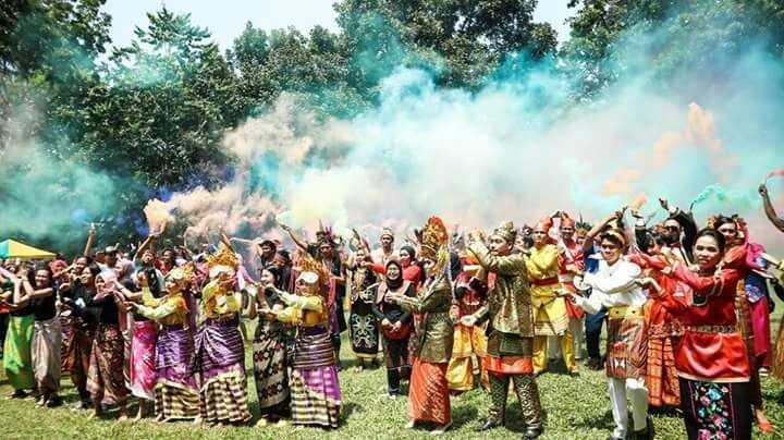 Deskripsi : Parade Kebudayaan Pesona Indonesia I Sumber Foto : BPJ