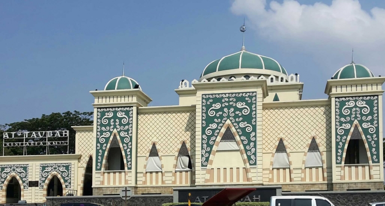 Masjid di KM 57, favorit bagi pelintas tol Jakarta-Bandung atau Jakarta-Cikampek (dok pri)