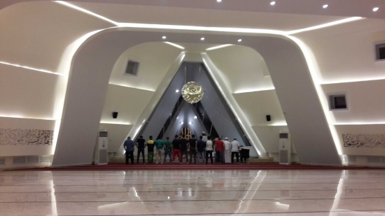Bagian dalam Masjid Al Safar, KM 88 Bandung-Jakarta (dokpri)