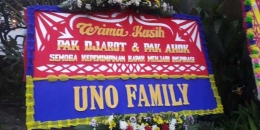 Karangan bunga yang diduga berasal dari Keluarga Sandiaga Uno (darirakyat.com)