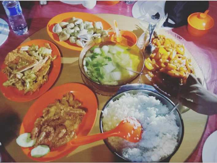Hal yang paling penting, wisata kuliner di Sei Enam Seafood Restaurant atau di Sarbana Kampung Bulang. | Dokumentasi Pribadi
