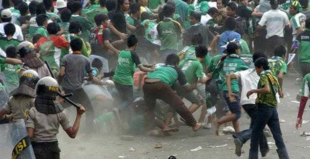 Kerusuhan suporter sepak bola Indonesia. Rimanews