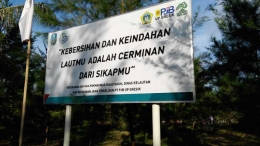 Sinergi bersama Pemda, Instansi Pemerintah dan elemen warga masyarakat termasuk Pokmaswas Hijau Daun dalam melakukan konservasi hutan bakau. (Foto: Gapey Sandy) 