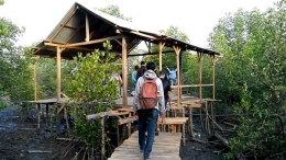 Rumah singgah yang dikerjakan penyelesaiannya oleh Pokmaswas Hijau Daun. (Foto: Gapey Sandy)