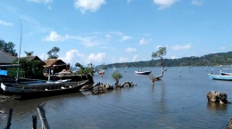 Desa nelayan di lokasi wisata Pulau Gili Barat, Kecamatan Sangkapura, Pulau Bawean. (Foto: Gapey Sandy)