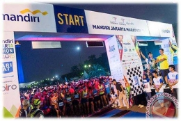 Suasana start Mandiri Jakarta Marathon 2015 (Antaranews)