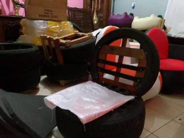 Memoles Ban Bekas  Menjadi Mebel Berkelas Halaman 1  Memoles Ban Bekas  Menjadi Mebel Berkelas Halaman 1