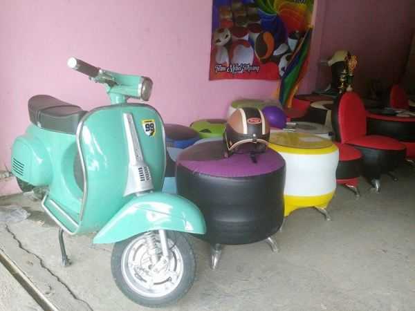 Meja kursi yang siap diboyong pembeli (foto: dok pri)