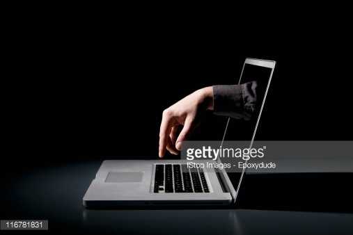 sumber gambar : A Dark Hand Mystery On Laptop/www.gettyimages.com