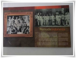 Para pemuda dari berbagai etnis mengikrarkan Sumpah Pemuda 1928 tergambar lewat panel informasi di Museum Sumpah Pemuda (Dokpri)