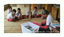 Distribusi buku Sabumi Volunteer. Sumber : sabumiku.com