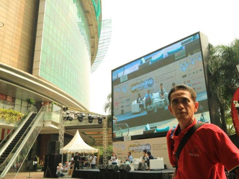Titik Puspa dan Penulis J.Krisnomo, suasana di Kompasianival, Jakarta, 21 Okt 2017, Foto Dok Pribadi J.Krisnomo