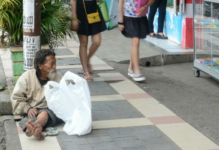 Tabah, mengharap belas kasih sesama