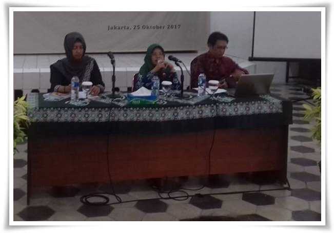 Dari kiri Kenny, Endang (moderator), dan Wawan (Dokpri)