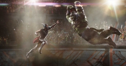 Adegan pertarungan Hulk versus Thor ini ramai dibahas sejak muncul dalam trailer-nya (sumber: IMDB)