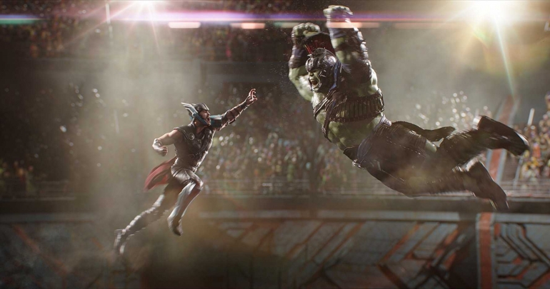 Adegan pertarungan Hulk versus Thor ini ramai dibahas sejak muncul dalam trailer-nya (sumber: IMDB)