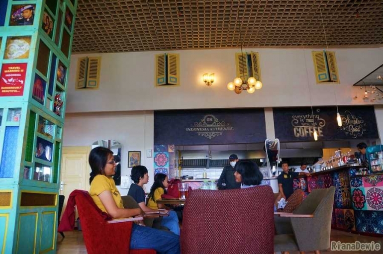 Resto tempat kami menikmati sajian nusantara (Dokumentasi pribadi)