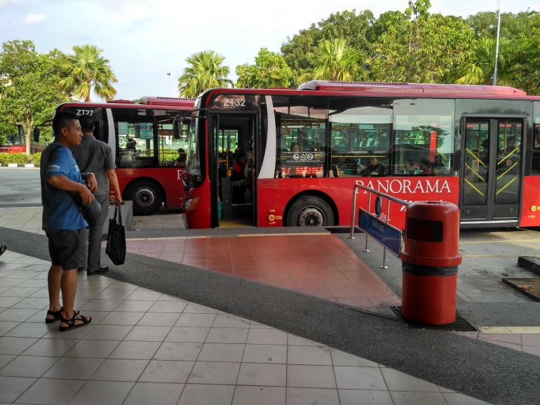 Bus Panorama Melaka yang berada di platform 17 Melaka Sentral (dokpri)