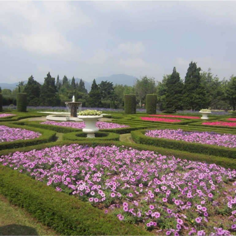 French Garden di Taman Bunga Nusantara. (Dok : instagram @tamanbunganusantara)