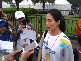 Maristella Haryanti, selaku Asisten Vice President CSR Bank Mandiri, menjelaskan pelaksanaan marathon (sumber: dokumentasi pribadi)