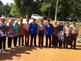 foto bersama aparat Pemerinntah Desa, Binmas, tokoh Pendidik dan tokoh Pemuda, Desa Batumalonro dan Desa Baturappe. dok. Pribadi 